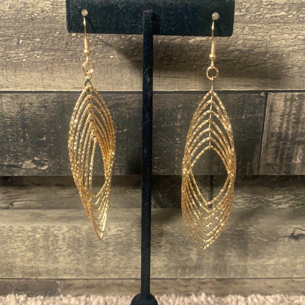 🌻2/$10.00🌻Multi-Layer Oval Hoop Earrings